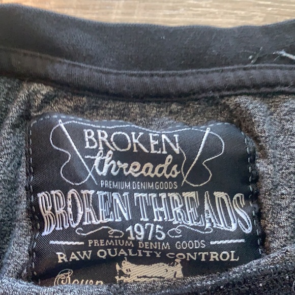 Broken thread t-shirt - Picture 2 of 3